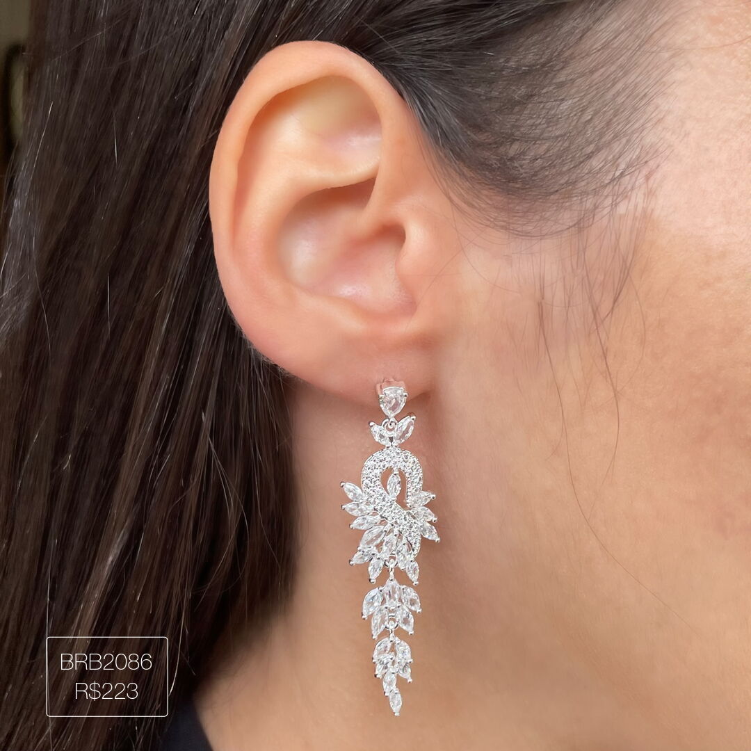 Brinco Festa Meio Coração Pendurado Navetes Cristal Prateado